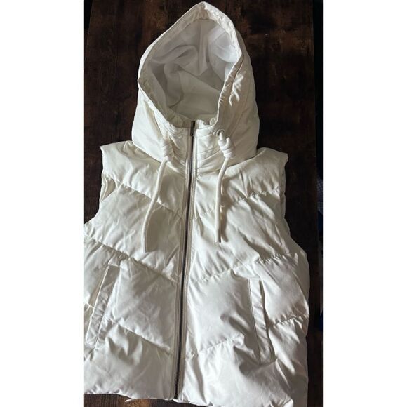 Luminary Fine Collection ALPINE FAUX LEATHER
IVORY PUFFER VEST in Ivory Size L - Picture 6 of 9